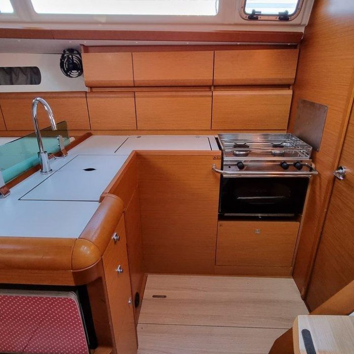 Blue Moon | Sun Odyssey 449 photo 6