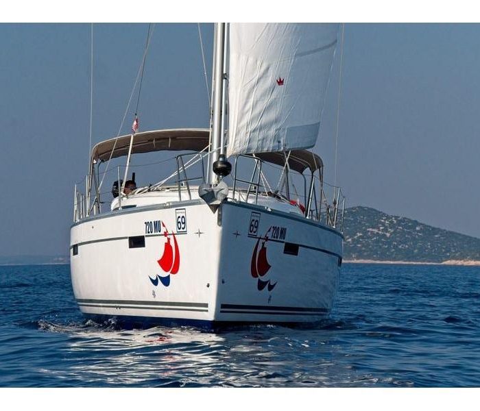MH 57 | Bavaria Cruiser 41 photo 1