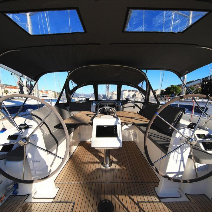 Lizzy | Bavaria C42 Style photo 7