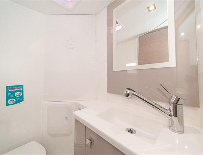 Vetrohod | Fountaine Pajot Isla 40 photo 8