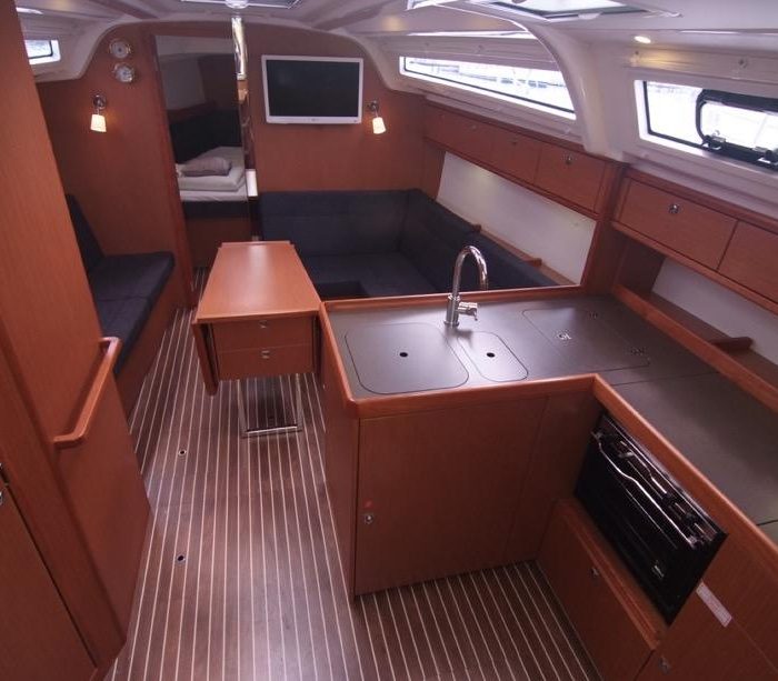 Jugo | Bavaria Cruiser 37 photo 11