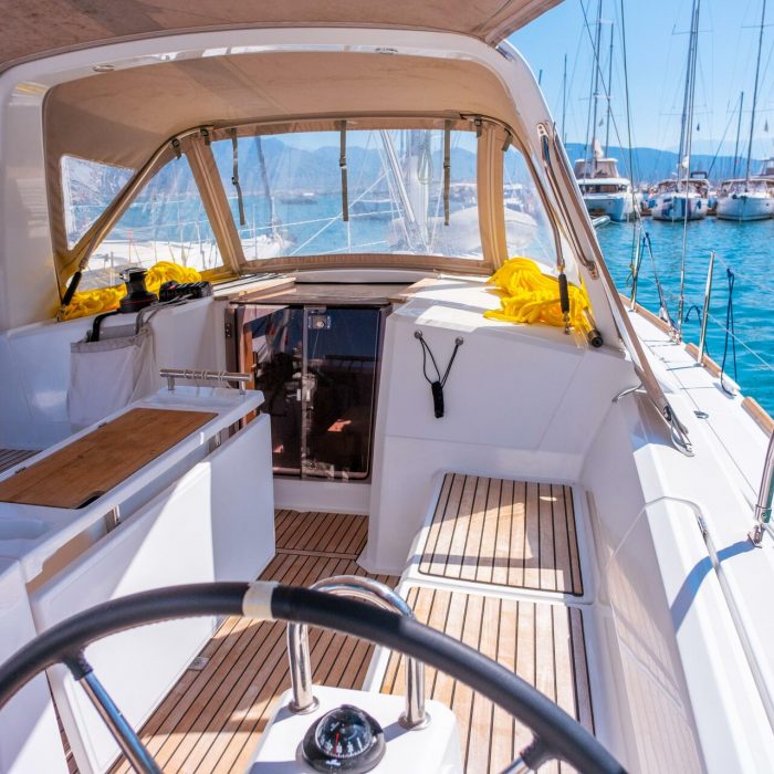 TRITON 89 | Oceanis 38.1 photo 1
