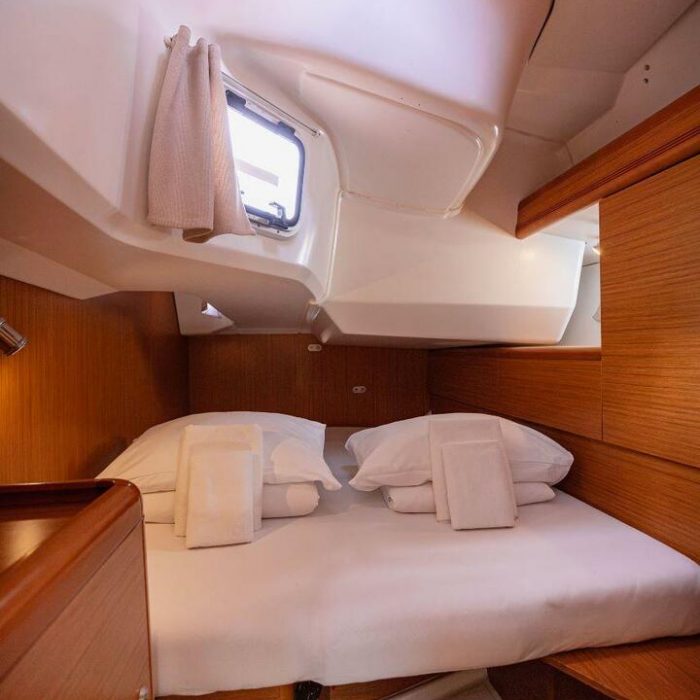 Ana B. | Sun Odyssey 49i photo 31