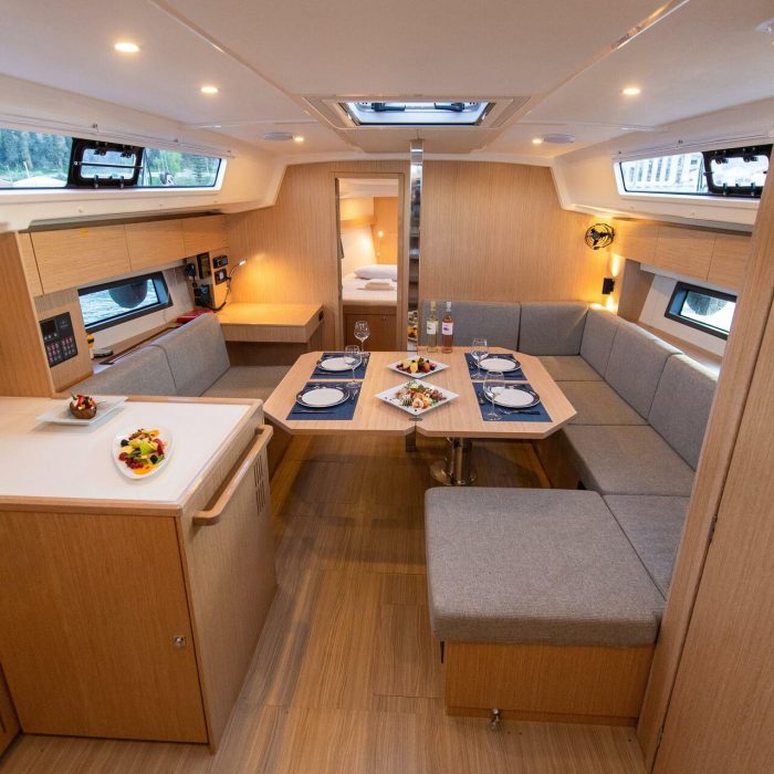 Karpouzi | Bavaria C42 photo 13