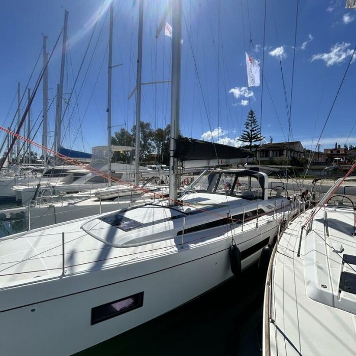 Barracuda (Refit 2026 - A/C - Generator - Electric Heads - 12 Pax) | Oceanis 51.1 photo 3