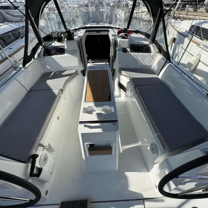 Arnie | Oceanis 34.1 photo 1