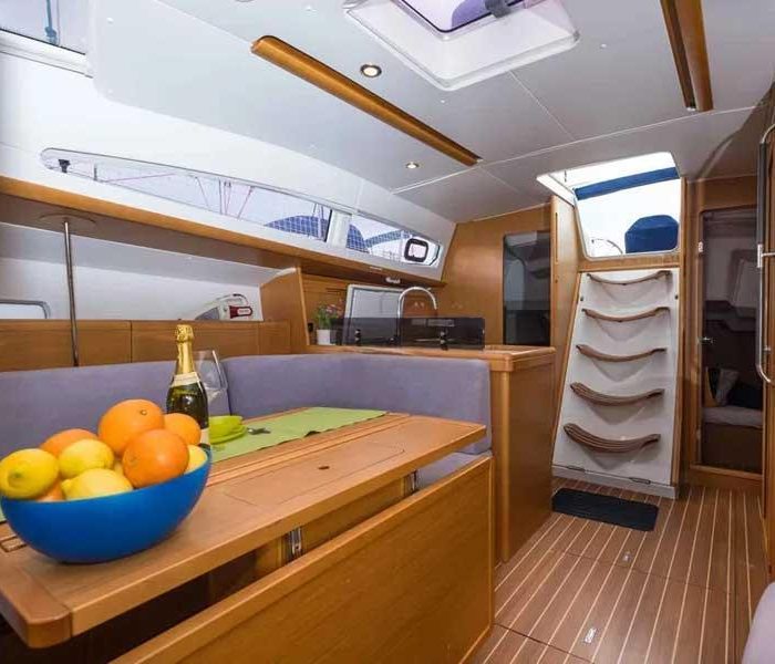 Malandrina | Sun Odyssey 42DS photo 5