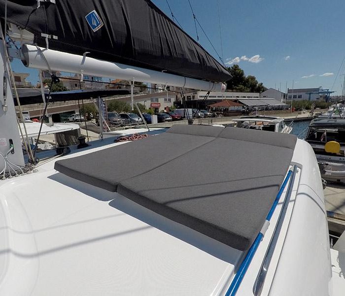 Tom Cat | Lagoon 40 photo 9