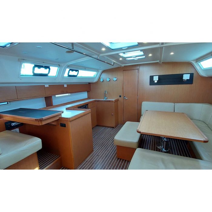 Astra | Bavaria Cruiser 51 photo 8
