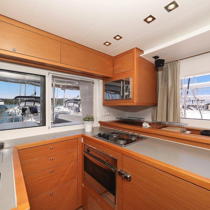 Fortuna | Lagoon 450 photo 9