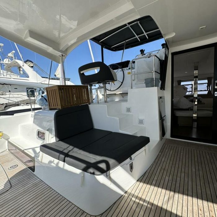 Magellan | Lagoon 42 photo 6