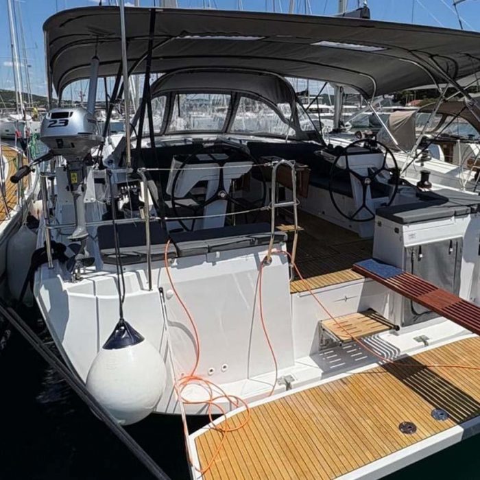 Ara | Bavaria C46 photo 4