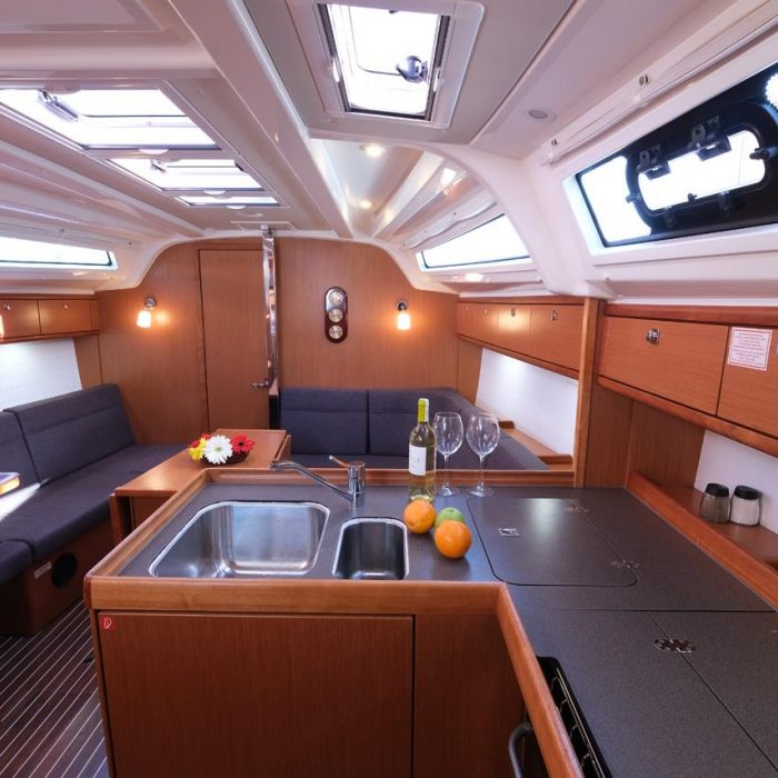 Crush | Bavaria Cruiser 37 photo 8