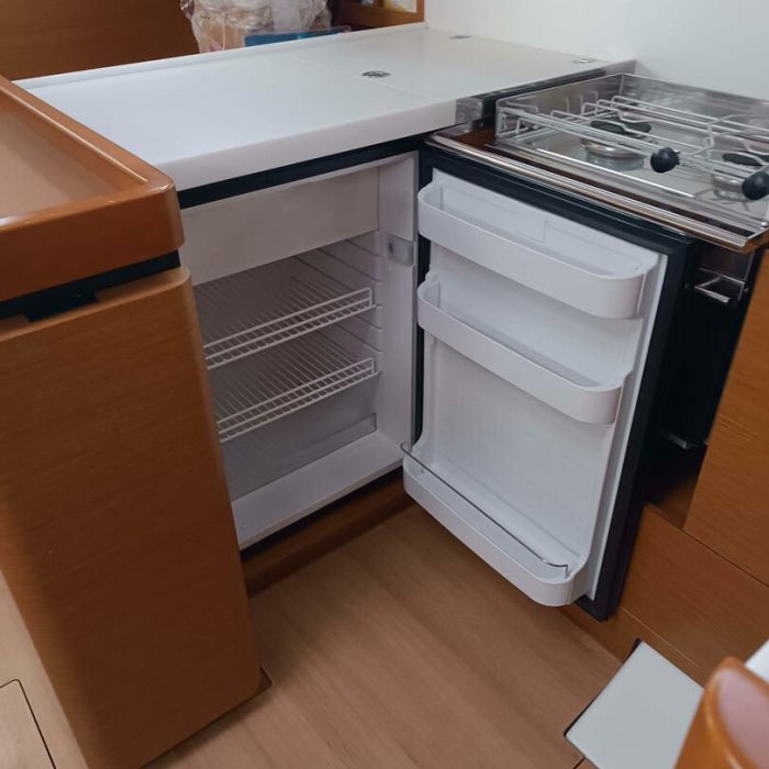 FUNKY ONE | Sun Odyssey 440 photo 15