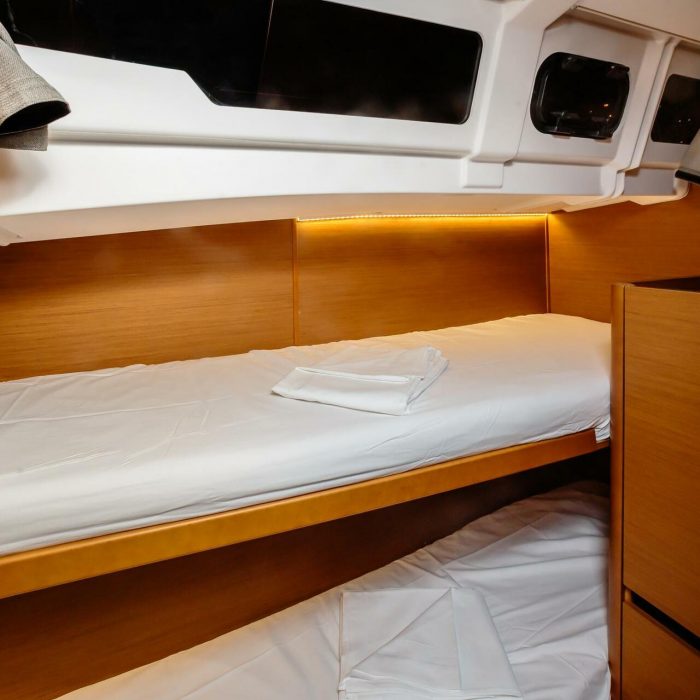 Chaos - Standard line | Sun Odyssey 490 photo 18
