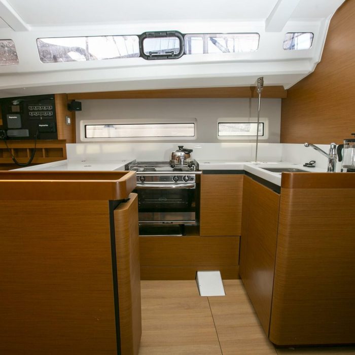 HOMESICK GEORGE | Sun Odyssey 440 photo 9