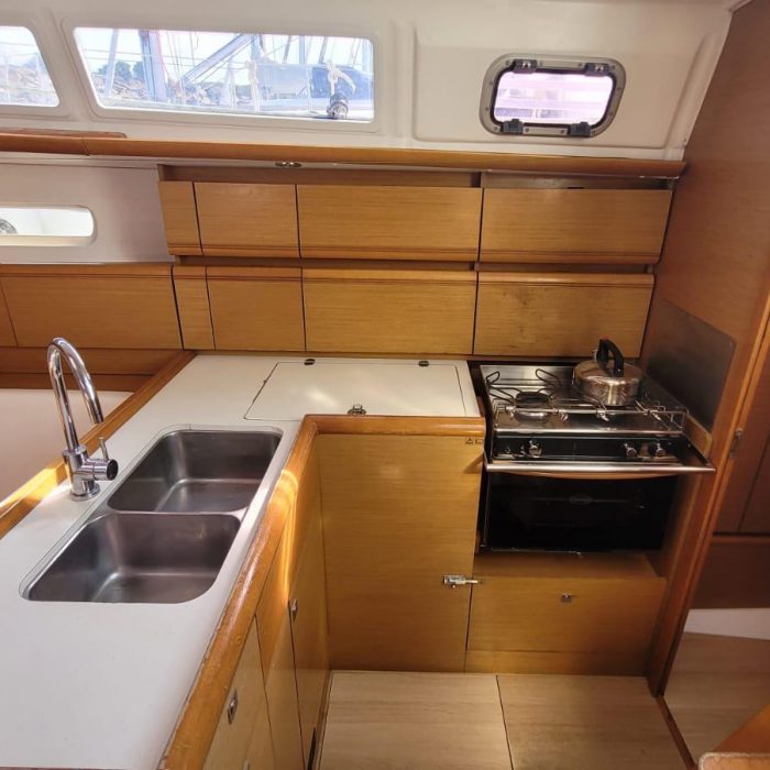 Grenat | Sun Odyssey 379 photo 13