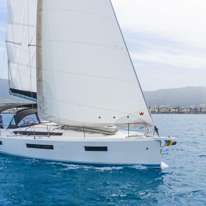 Lefkippi | Sun Odyssey 440 photo 6