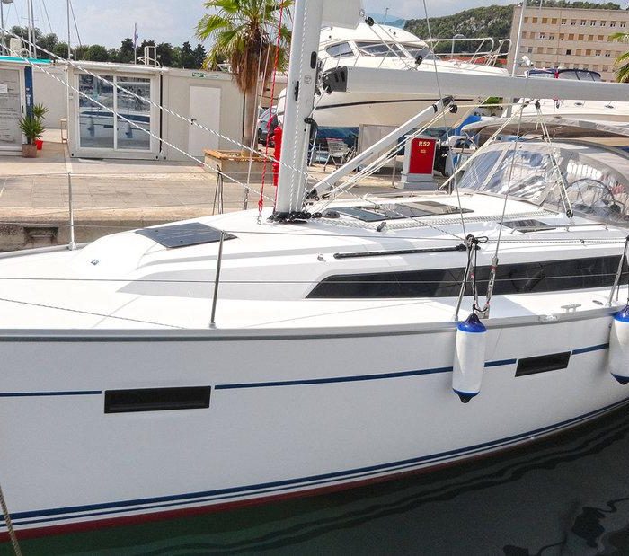 Lirica | Bavaria Cruiser 37 photo 4