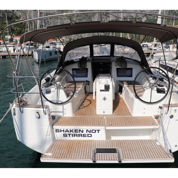 Shaken Not Stirred | Sun Odyssey 410 photo 2