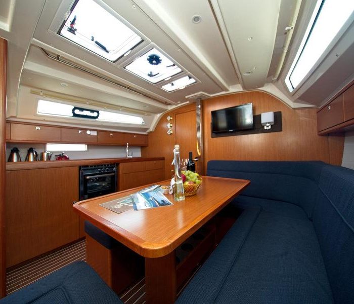 MH 68 | Bavaria Cruiser 41 photo 12