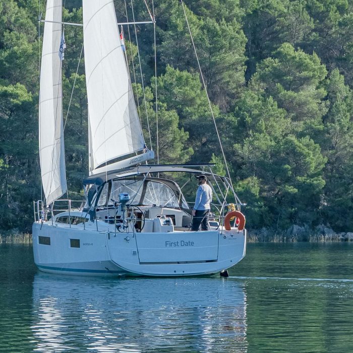 First Date | Sun Odyssey 410 photo 3