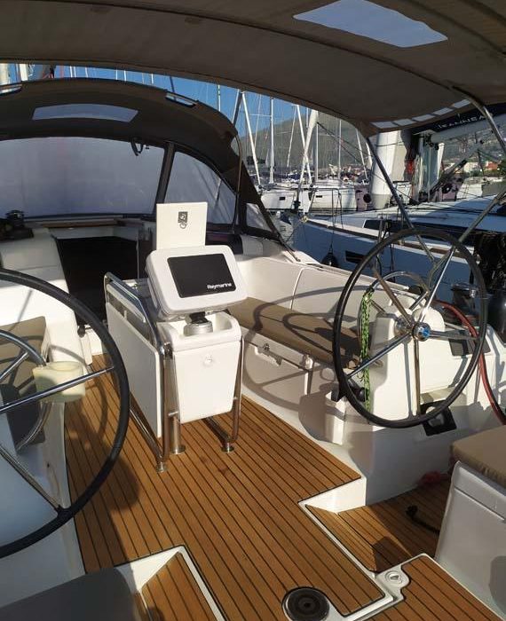 Mango Tango | Sun Odyssey 419 - 3 cab. photo 4