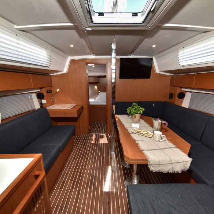 Bella | Bavaria C42 photo 22