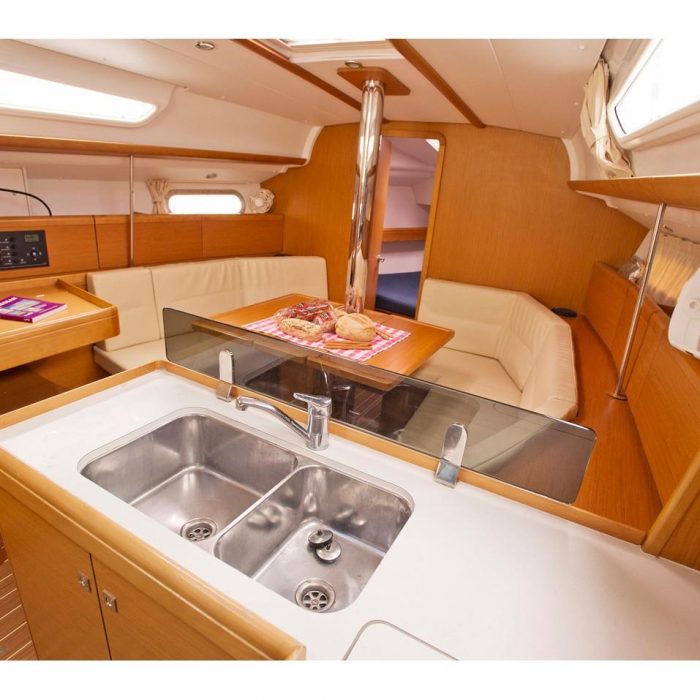 Lauren | Sun Odyssey 36i photo 8 Lauren | Sun Odyssey 36i photo 8