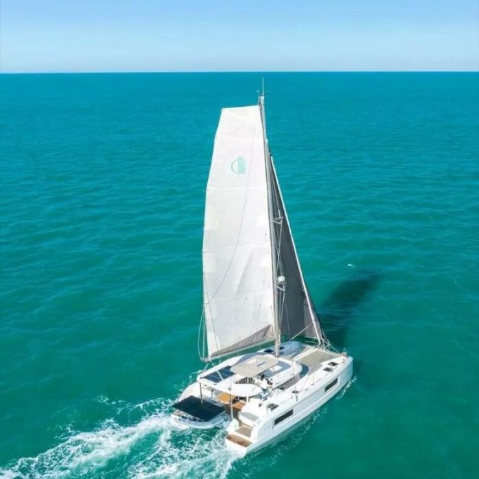 Blue Willi | Lagoon 38 photo 3