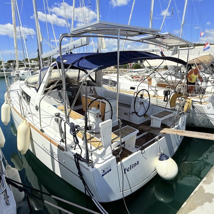 Felina | Oceanis 38 photo 3
