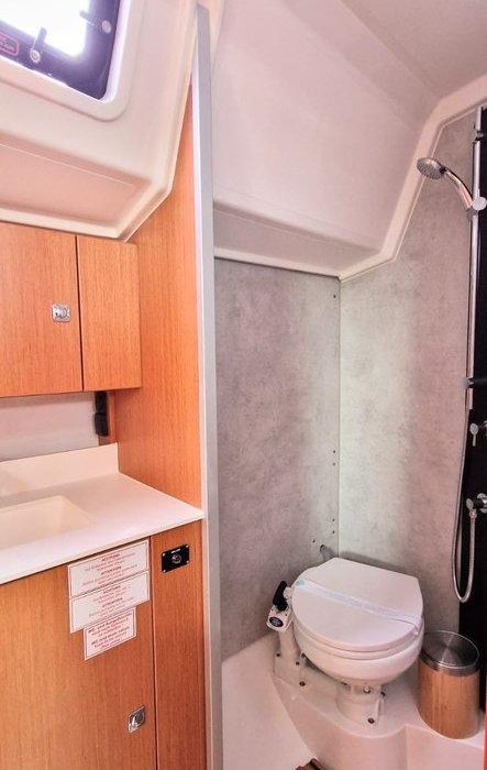 Auka | Bavaria C42 photo 14