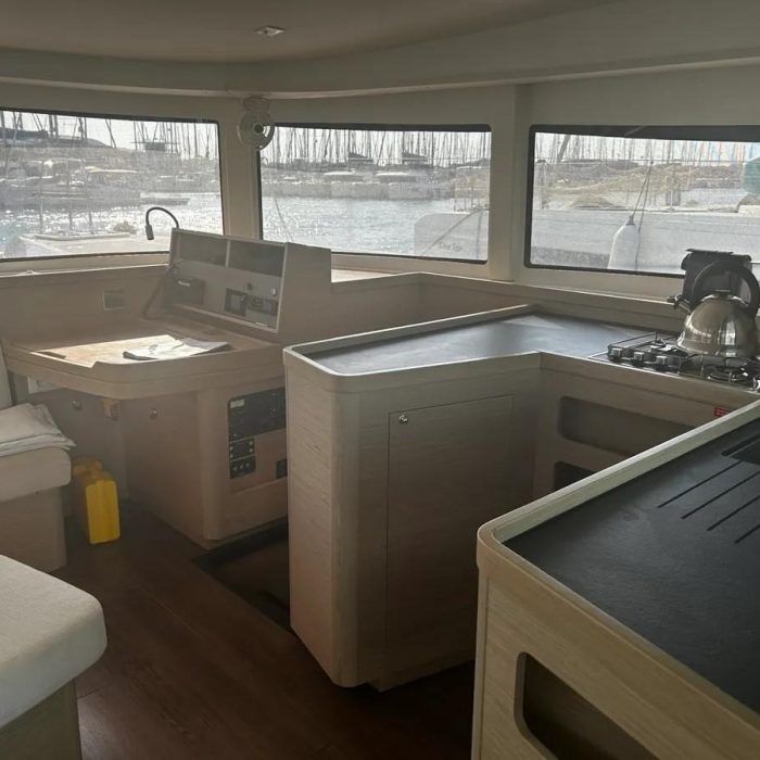 Marebella (Pax 12) | Lagoon 42 photo 22