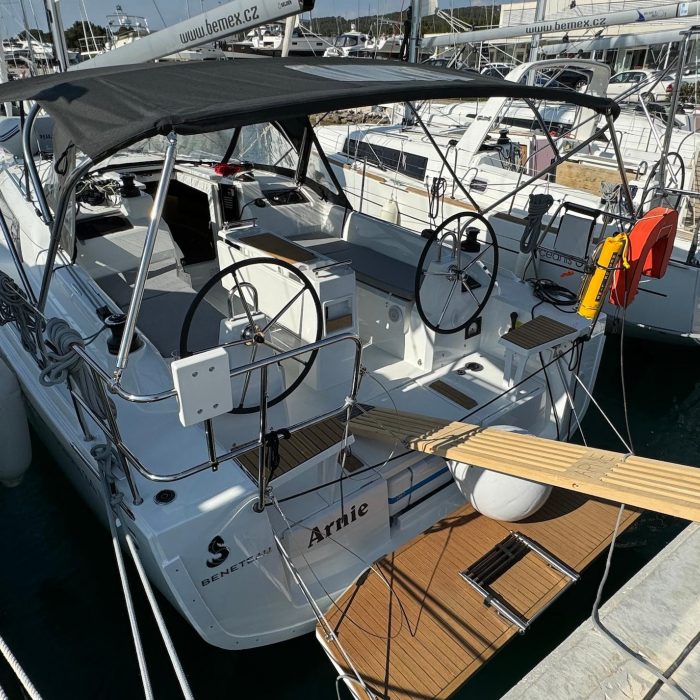 Arnie | Oceanis 34.1 photo 3