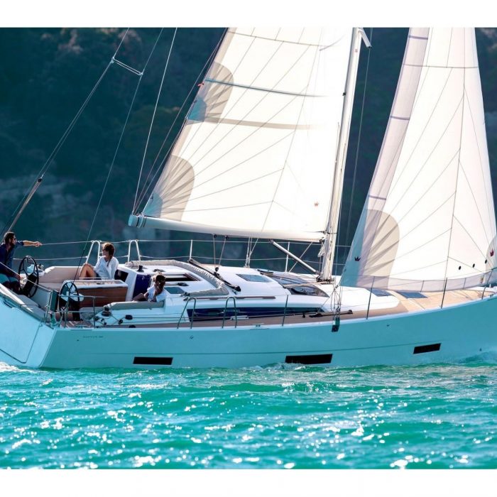 Cuir Noir | Dufour 390 Grand Large photo 1