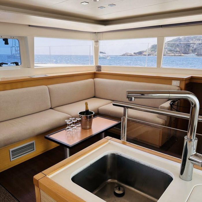 Fornes | Lagoon 450 Fly photo 7