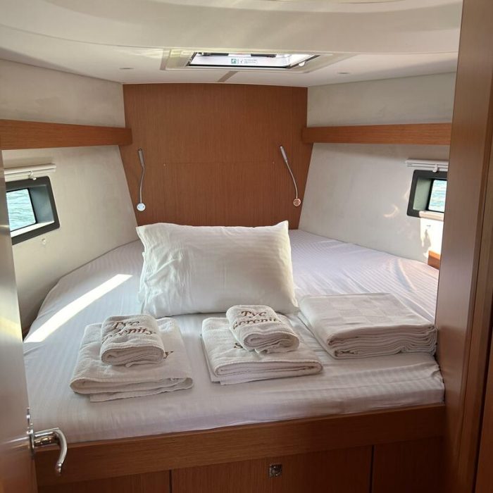Juju | Bavaria C42 photo 11