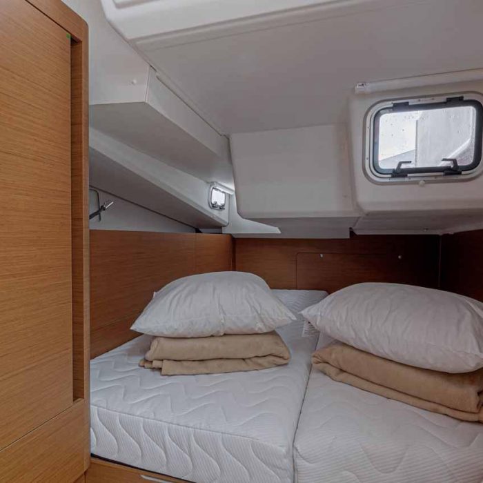 Mystic Blue | Sun Odyssey 440 photo 13