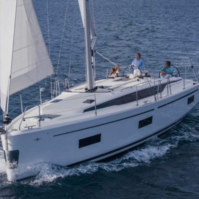 Horizon | Bavaria C42 photo 1