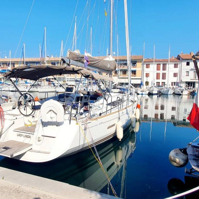 LADY LINDA | Sun Odyssey 439 photo 3