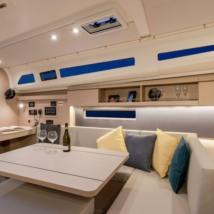 Moorings 42.3 Club | Oceanis 40.1 photo 7