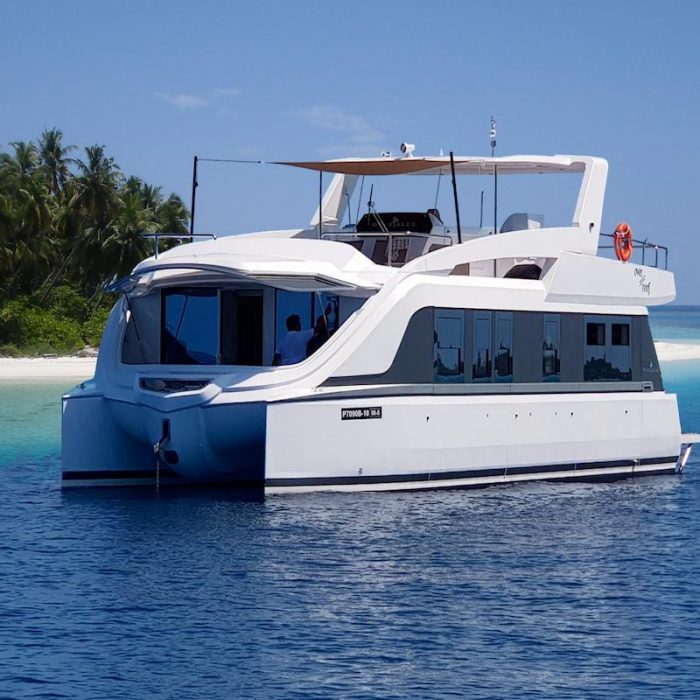 Over Reef | Power Catamaran photo 12