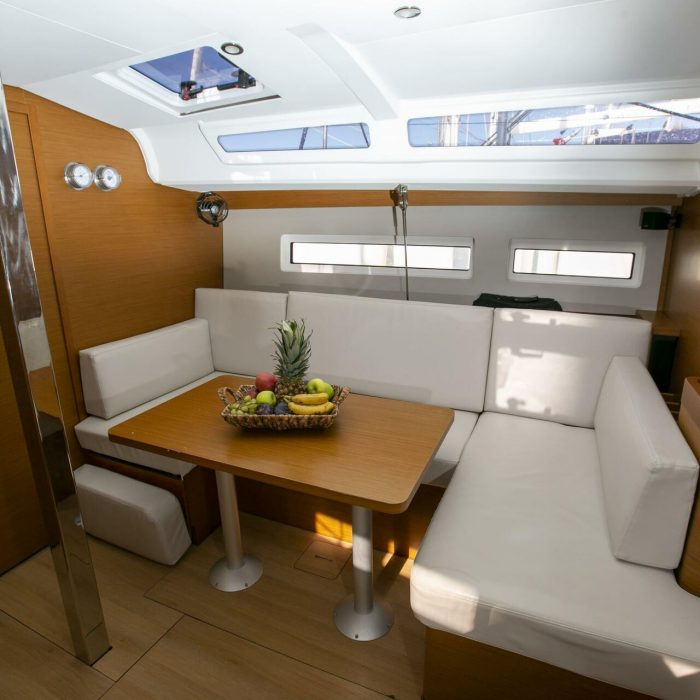 HOMESICK GEORGE | Sun Odyssey 440 photo 11