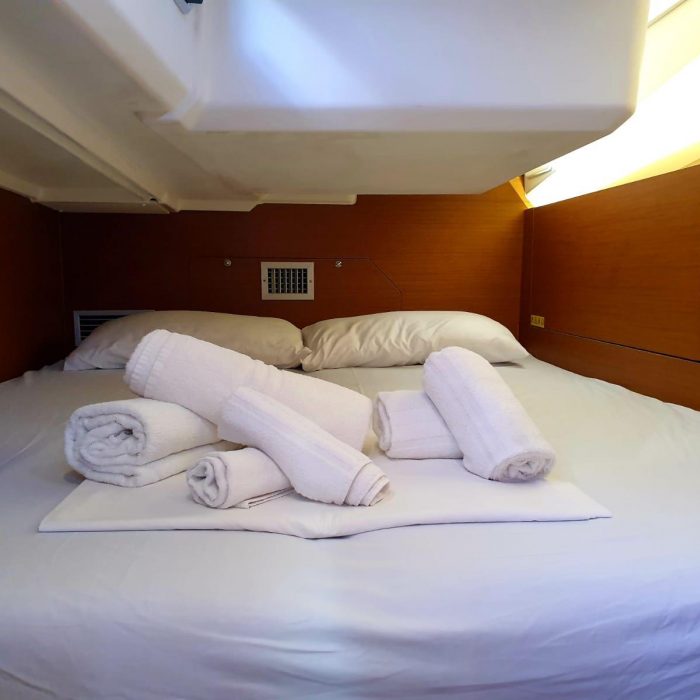 Maryann | Sun Odyssey 440 photo 7