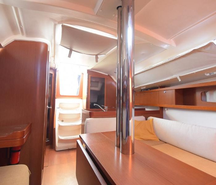 Izar | Oceanis 34 photo 5