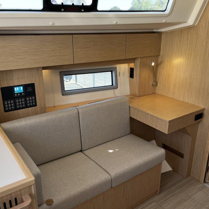 Babe | Bavaria C38 photo 10