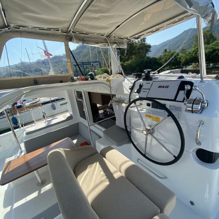 Falcon | Lagoon 40 - 4 + 2 cab photo 2