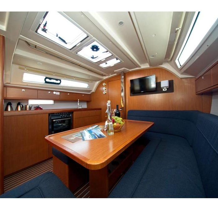 MH 67 | Bavaria Cruiser 41 photo 13