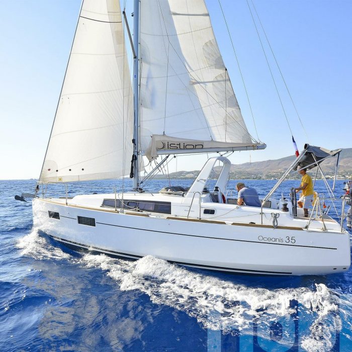 Hobbit | Oceanis 35 photo 2