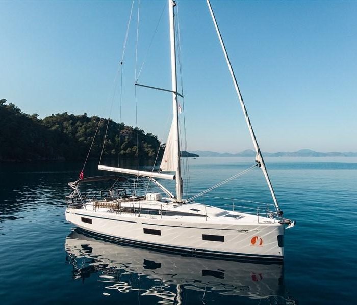 Nomad | Bavaria C42 photo 3